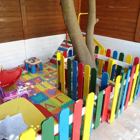 Evi And 3* Theológos