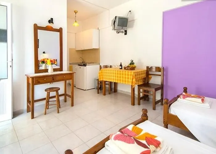 Evi And 3* Theológos