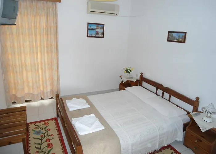 Evi And Apart Otel Theológos