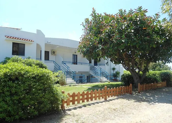 Evi And Apart Otel Theológos