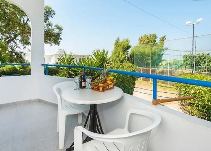 Evi And Ξενοδοχείο με διαμερίσματα Θεολόγος